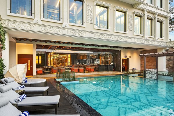 Outdoor pool, pool loungers