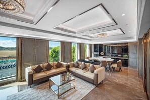 Presidential PentHouse Suite with Airport Transfers and Club Lounge access | 1 室のベッドルーム、高級寝具、ミニバー、セーフティボックス (室内)