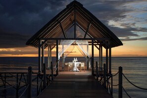 4 restaurants, breakfast served