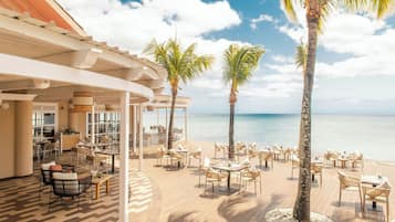 4 restaurants; breakfast, lunch, and dinner served