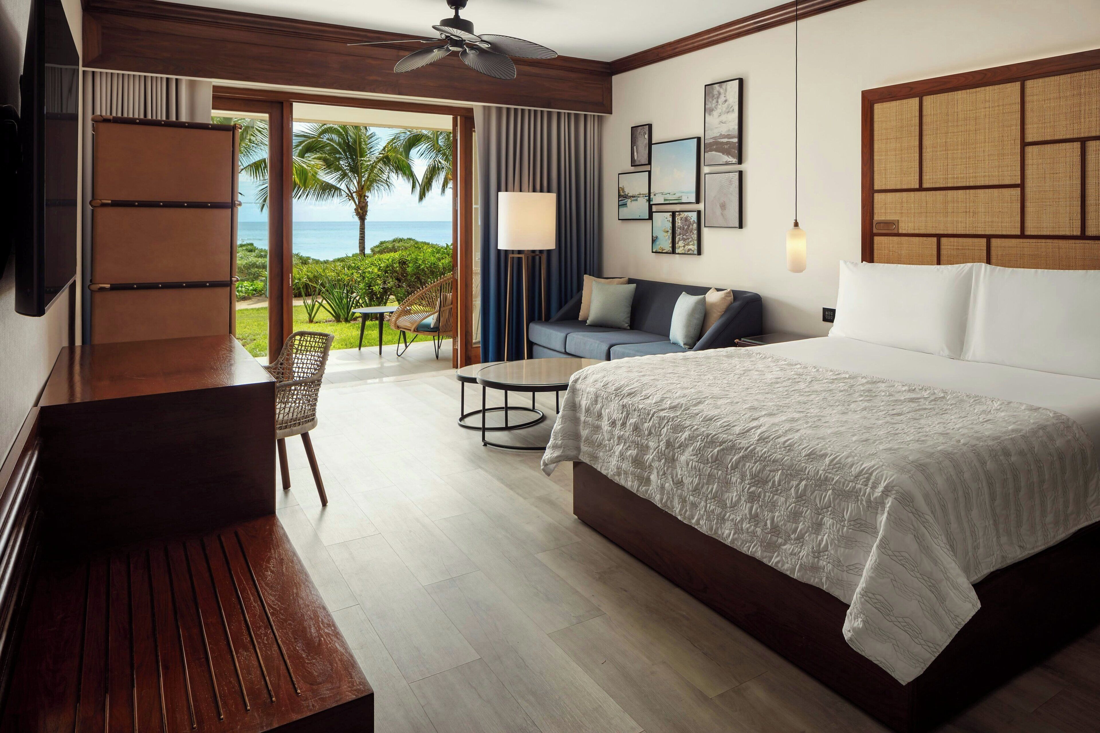 Suíte júnior, 1 cama King, de frente para a praia | Praia | Praia particular, areia branca, espreguiçadeiras, toalhas de praia 