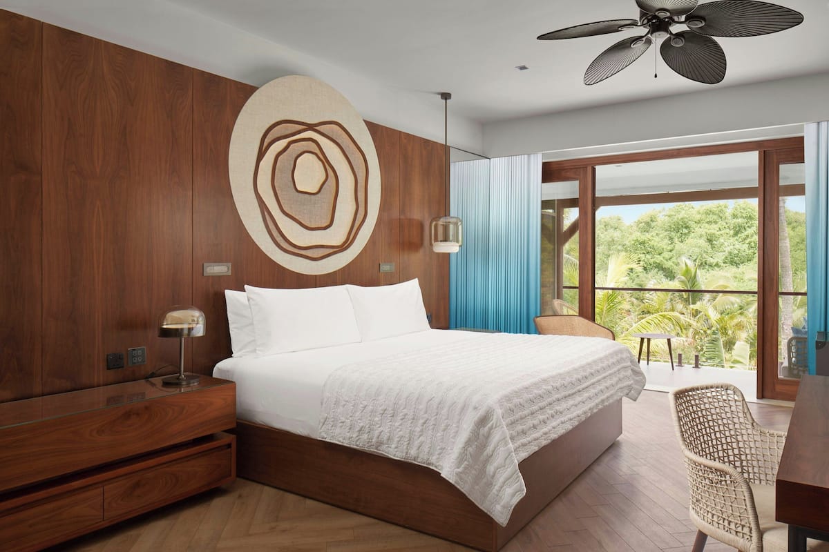 Suite, 1 King Bed, Non Smoking, Garden View | 1 bedroom, premium bedding, minibar, in-room safe