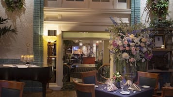 2 restaurants; breakfast, lunch, dinner, and brunch served