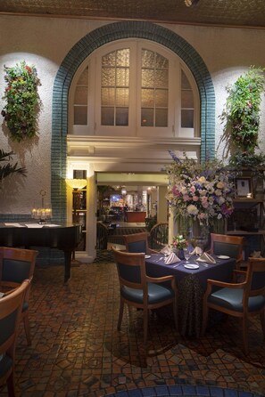 2 restaurants; breakfast, lunch, dinner and brunch served  - Hotel Bethlehem, A Historic Hotel of America (Bethlehem)