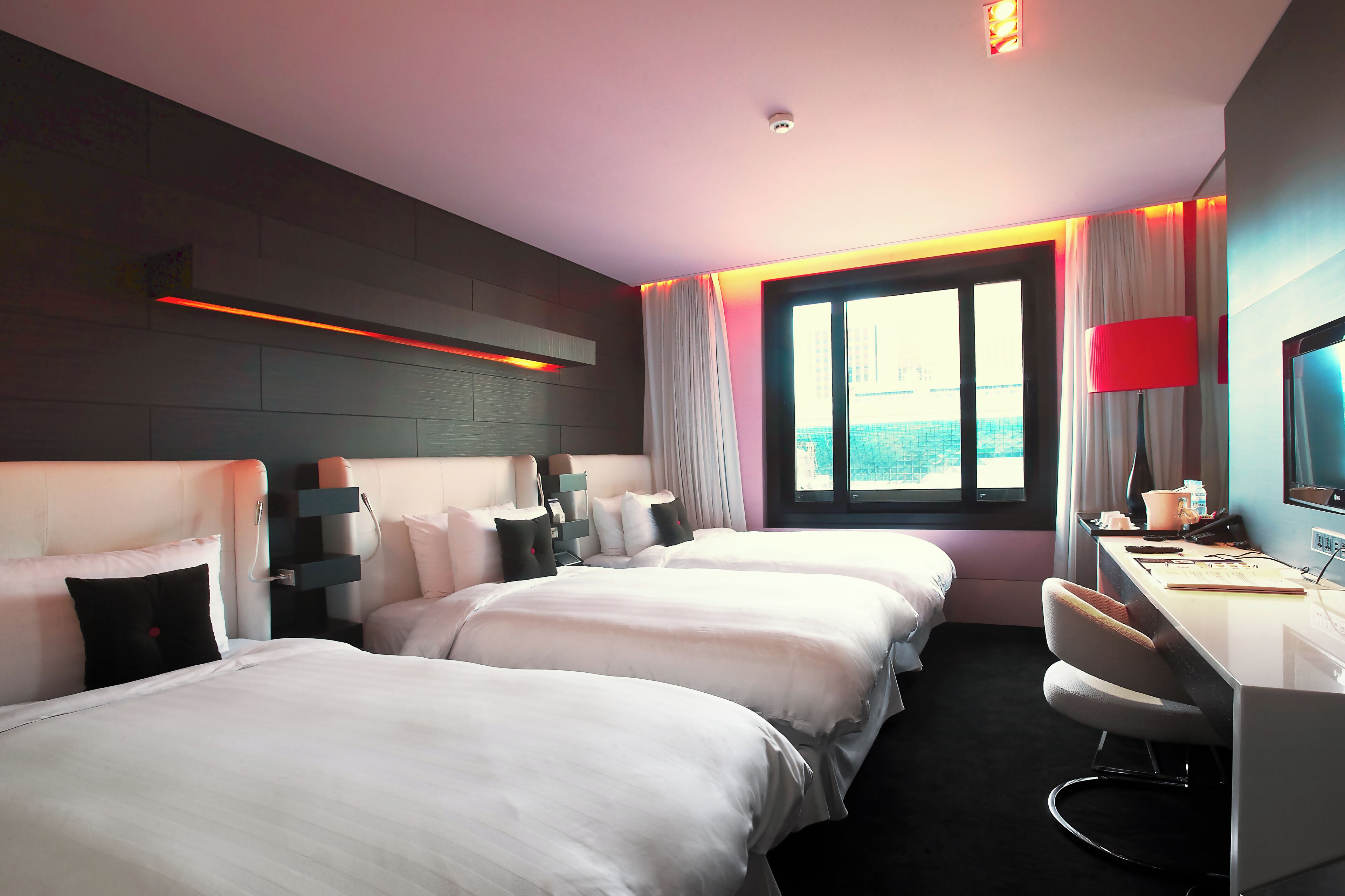 Ropa de cama de alta calidad y minibar 