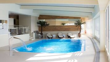 Indoor pool, pool loungers