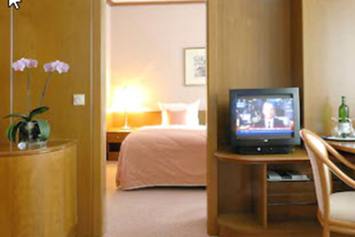 32-inch tv with satellite channels