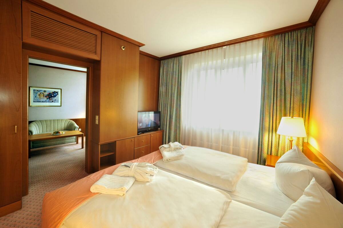 1 bedroom, premium bedding, pillow-top beds, in-room safe