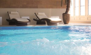 Indoor pool, sun loungers