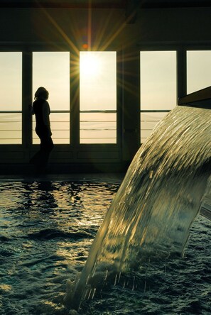 Indoor pool, pool loungers