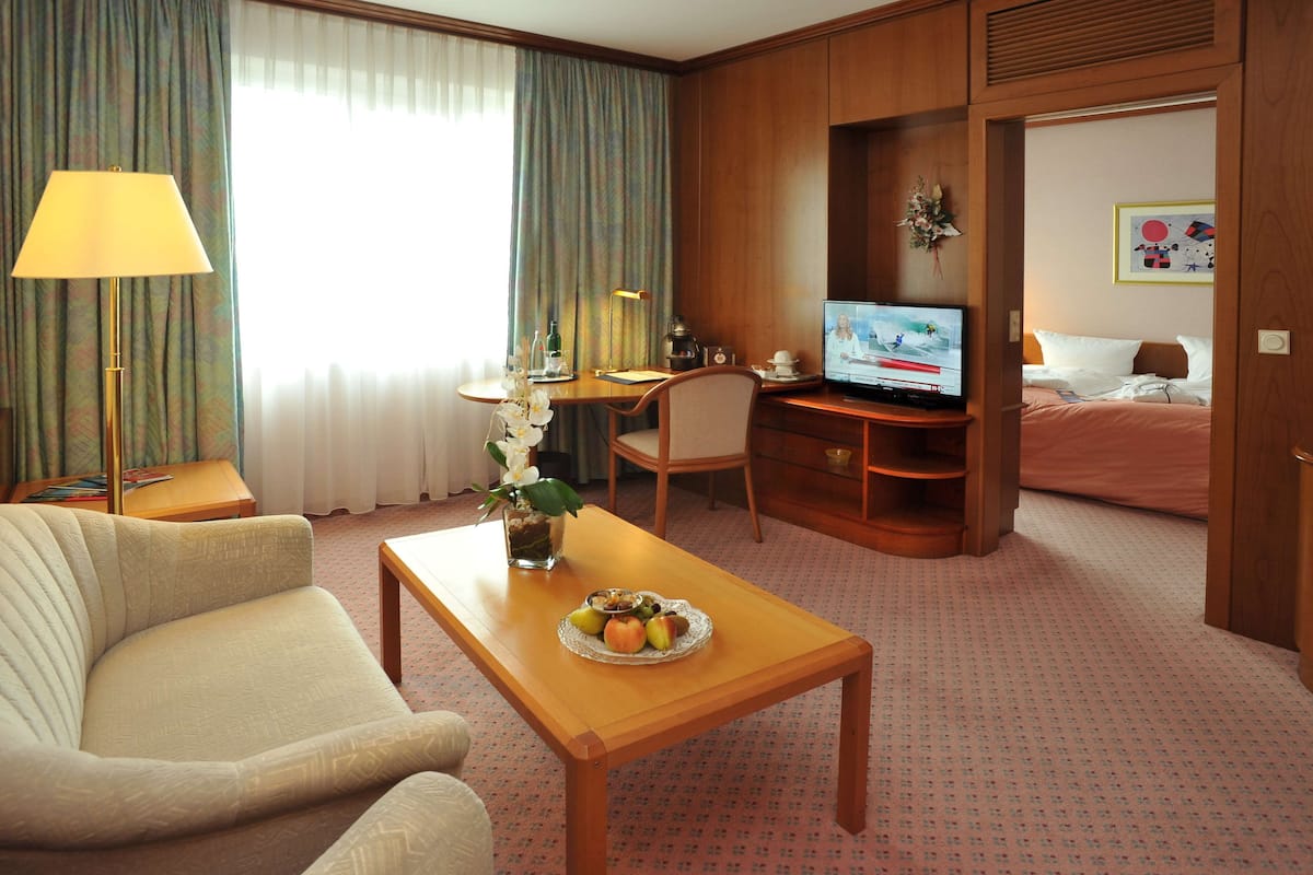 Junior Suite | Premium bedding, pillow-top beds, in-room safe, desk