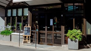 A storefront with a sign reading "The Social Bar & Bistro". - Quality Hotel Royal Corner (Växjö)