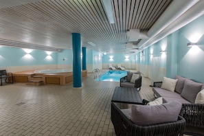 Innenpool, Liegestühle