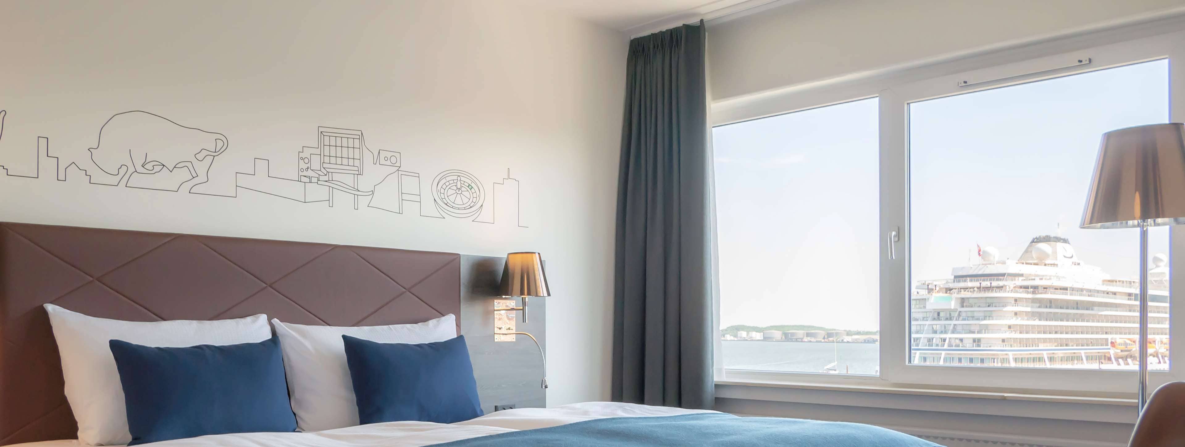 standard room | hypo-allergenic bedding, minibar, in-room safe, desk