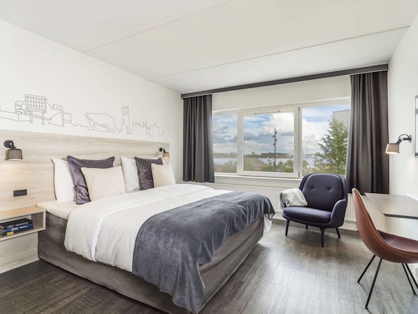 Standard Room | Hypo-allergenic bedding, minibar, in-room safe, desk