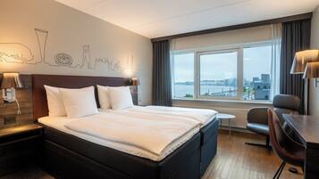 Standard Room | Hypo-allergenic bedding, minibar, in-room safe, desk