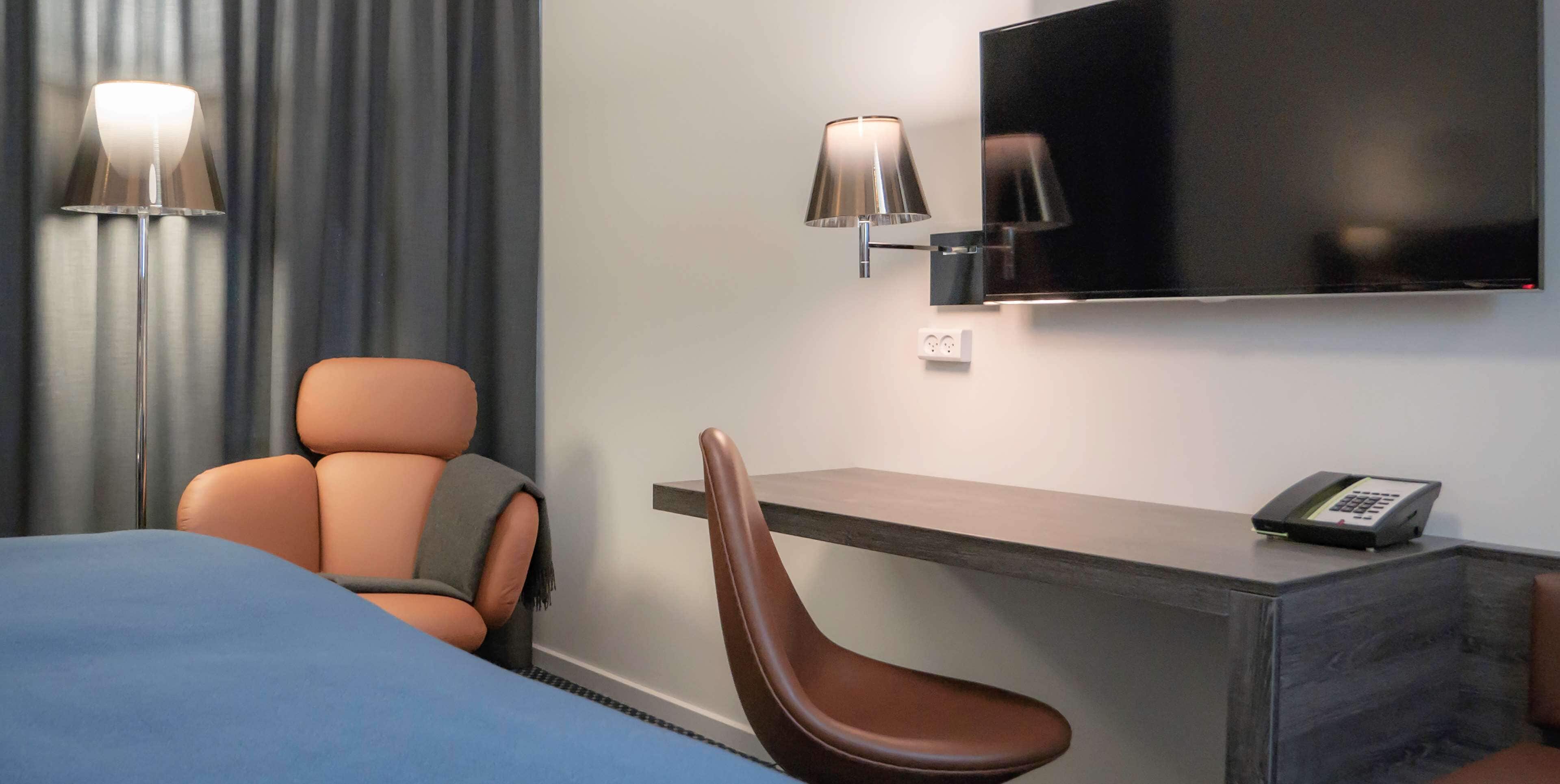 standard room | hypo-allergenic bedding, minibar, in-room safe, desk