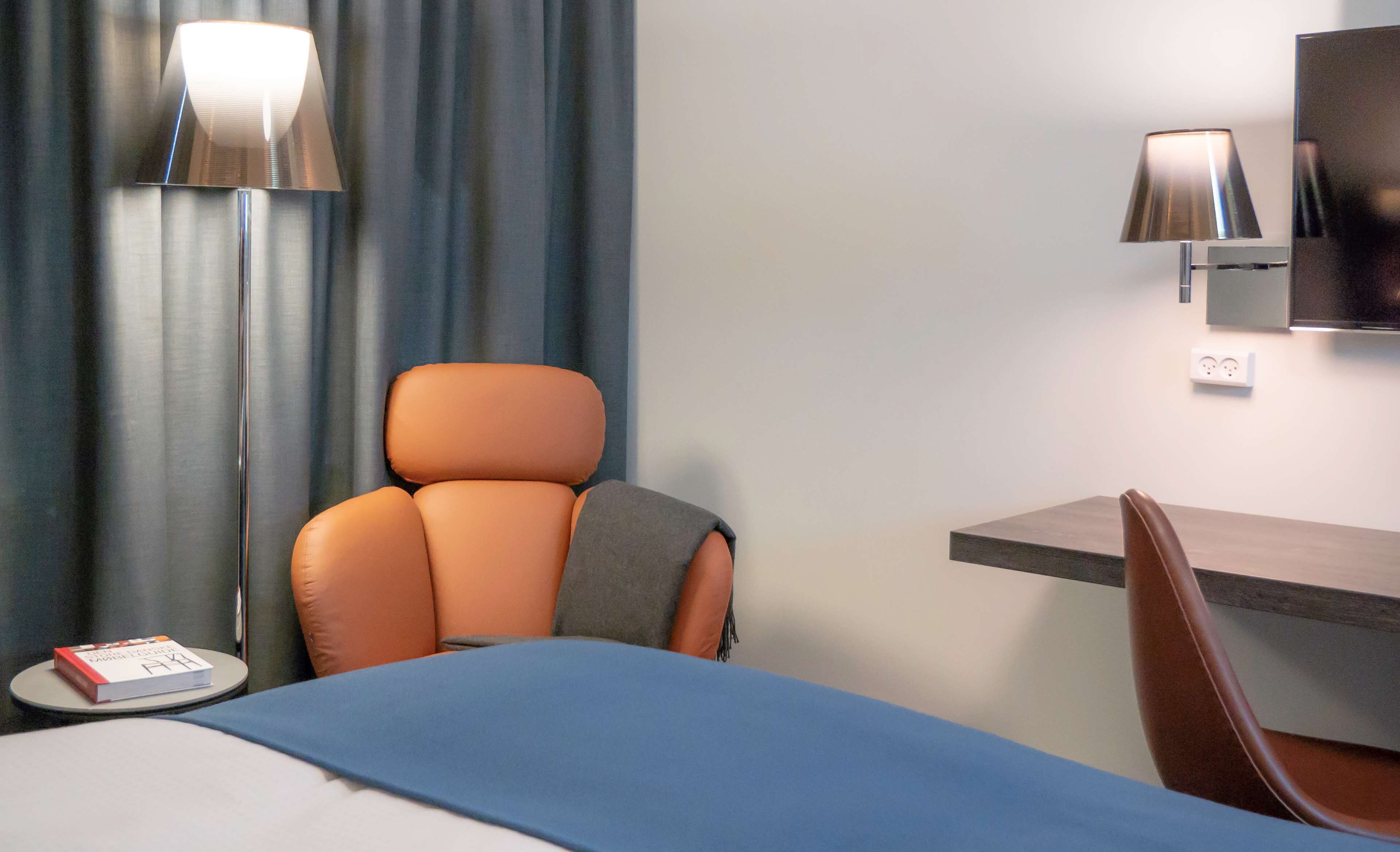 hypo-allergenic bedding, minibar, in-room safe, desk