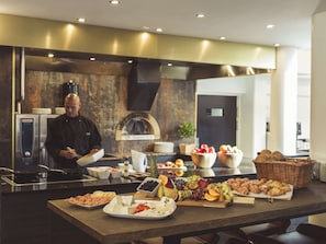 Tägliches inbegriffenes kontinentales Frühstück