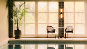 Piscine intérieure