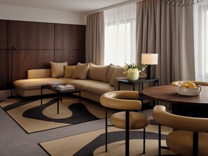 Royal Suite | Premium bedding, minibar, in-room safe, desk