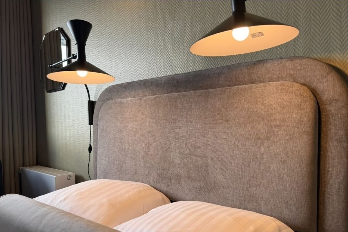 Minibar, free WiFi, bed sheets