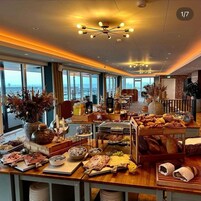 Desayuno buffet diario (DKK 135.00 por persona)