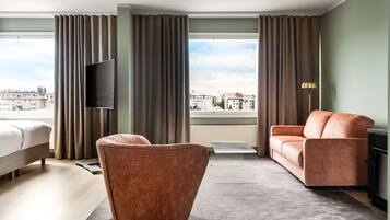 Premium Room | Premium bedding, down duvets, memory-foam beds, minibar