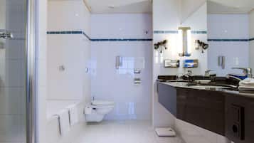 Duschwanne, Komfortbadewanne, kostenlose Toilettenartikel, Haartrockner