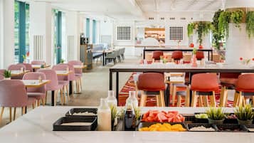 Petit déjeuner à emporter servi tous les jours en supplément