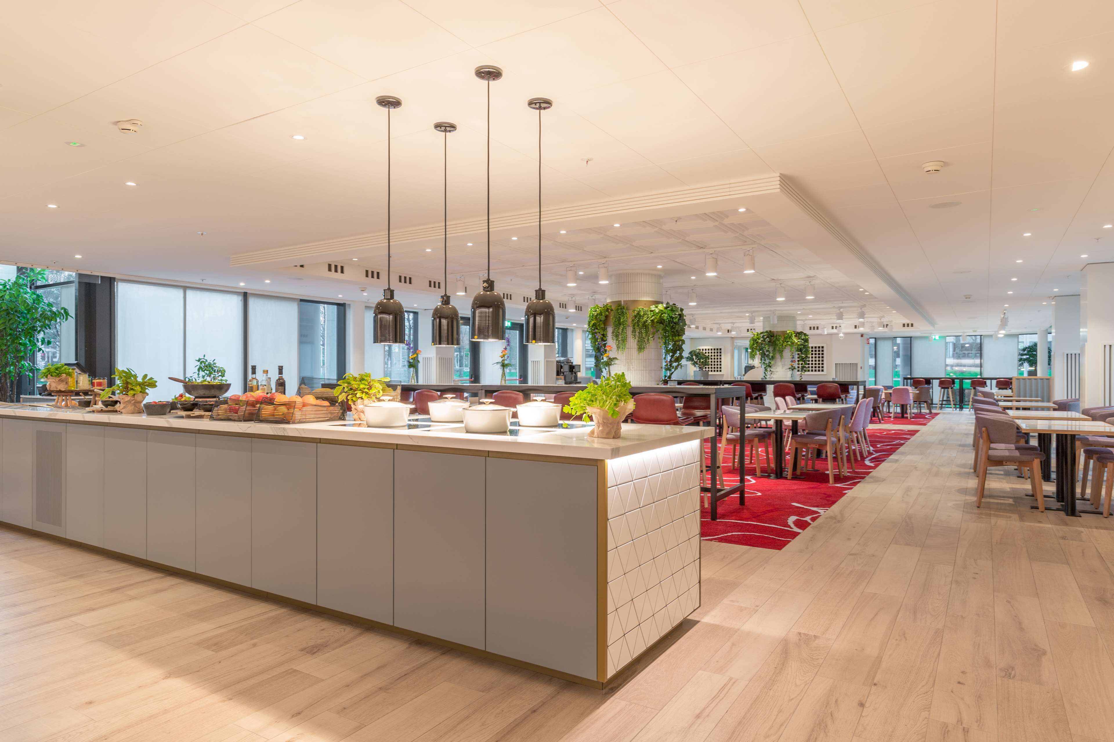 Daily to-go breakfast (EUR 26 per person)