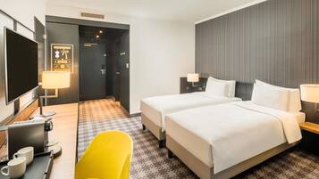 Premium Room | Hypo-allergenic bedding available, minibar, in-room safe, desk