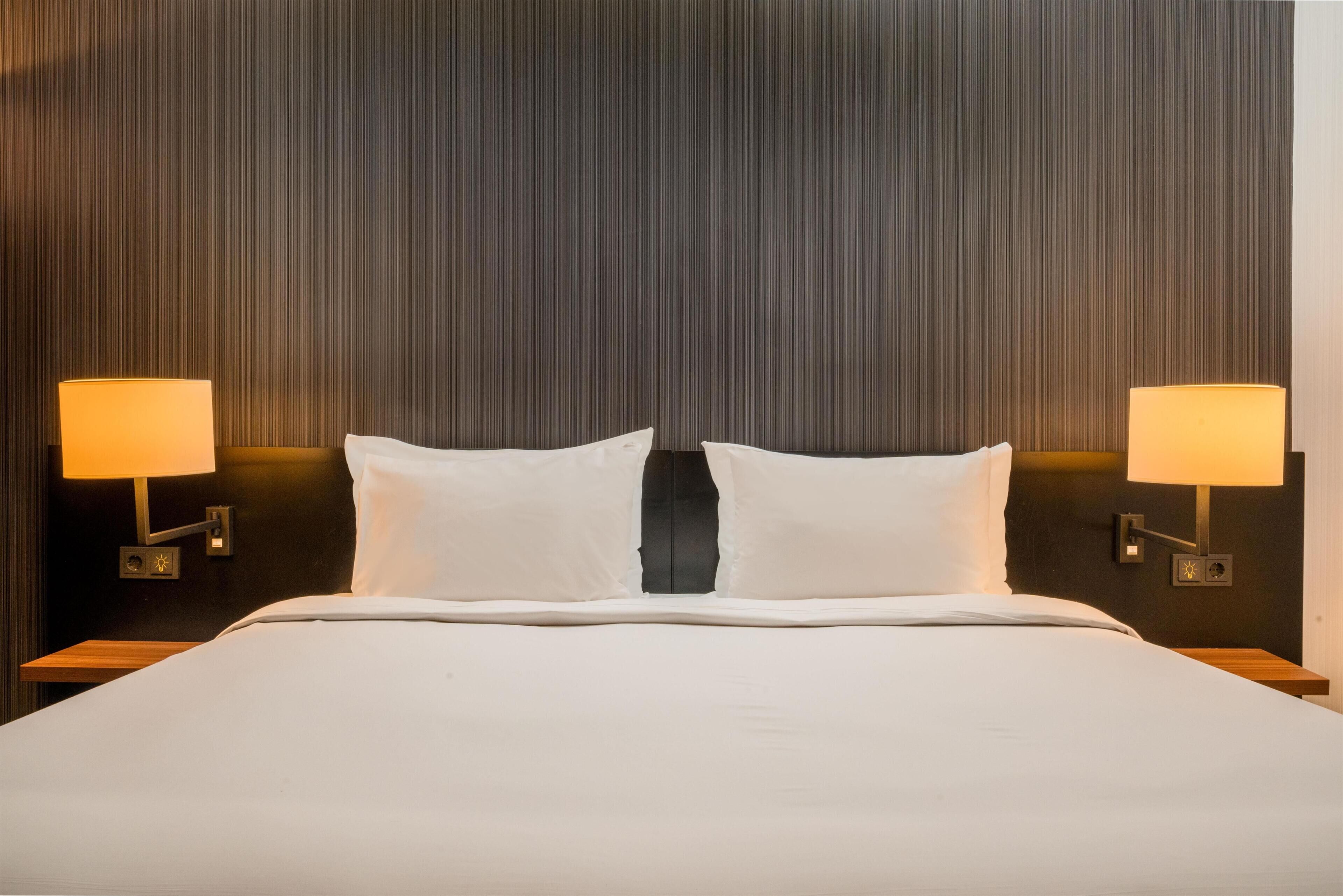 Hypo-allergenic bedding, minibar, in-room safe, desk