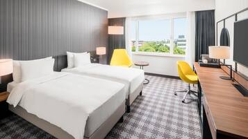 Premium kamer | Hypoallergeen beddengoed, een minibar, een kluis op de kamer, een bureau