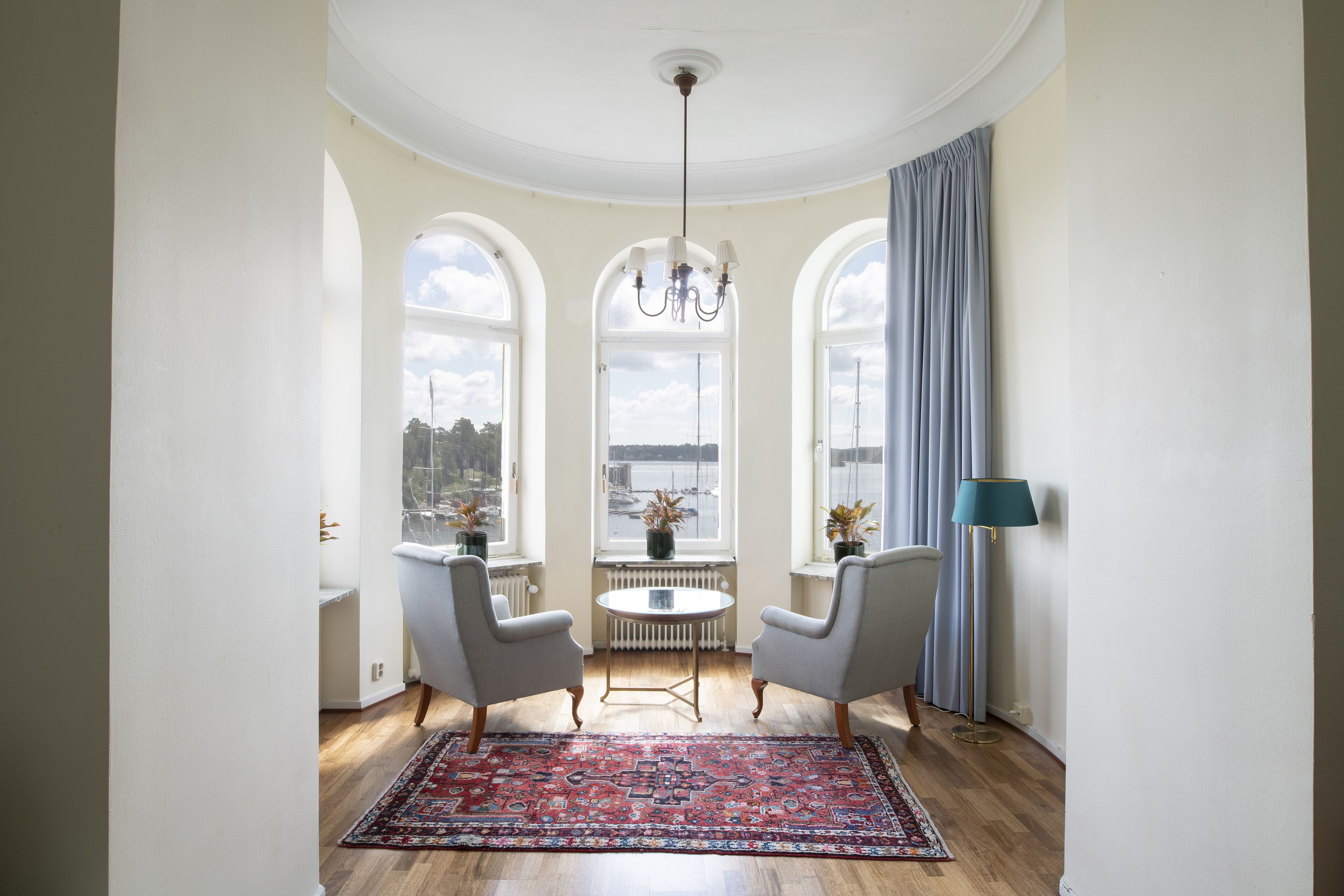 superior suite, sea view | living area | tv