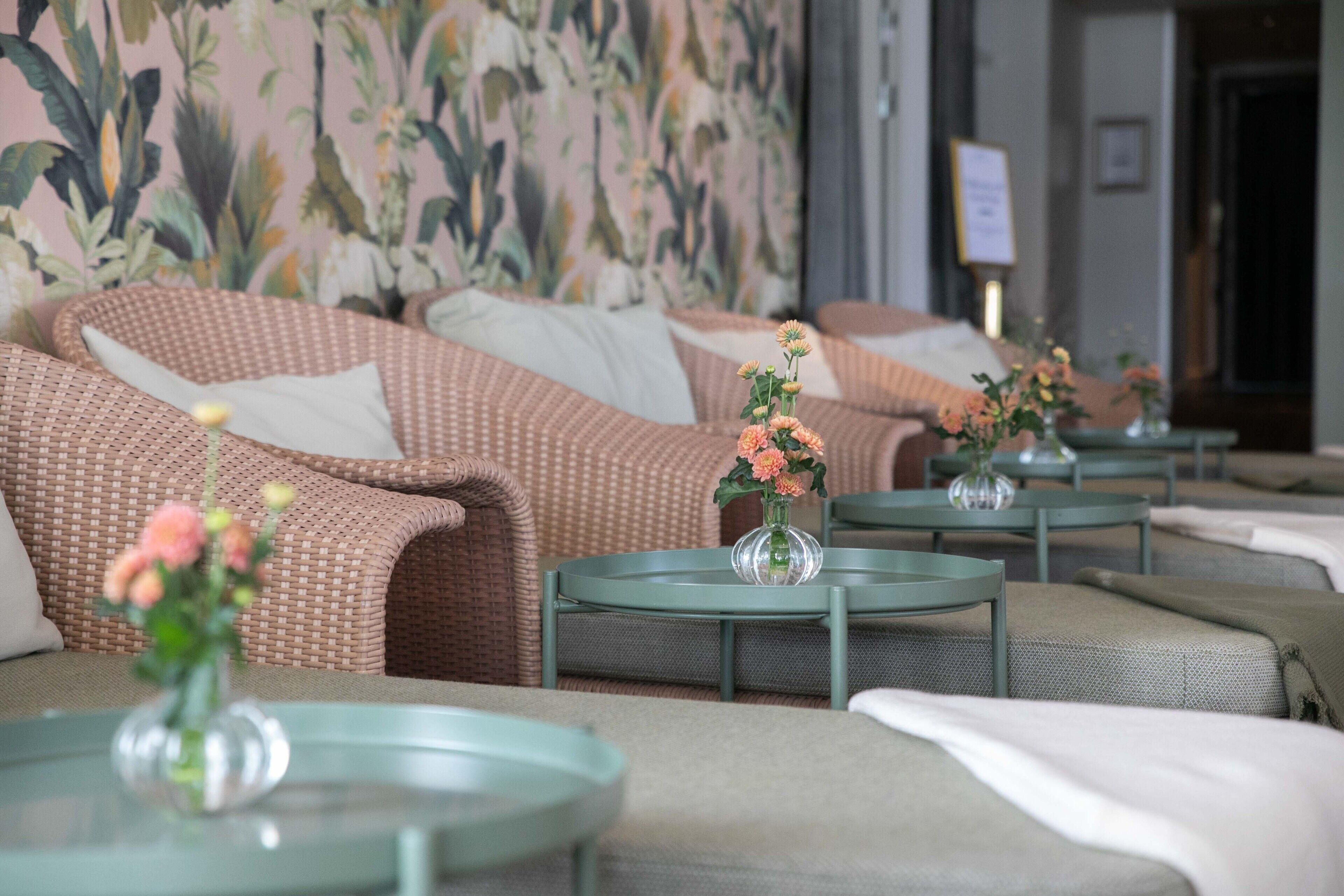 sauna, hot tub, steam room, swedish massages, massages