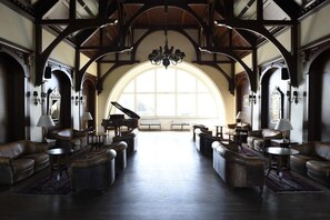 Cocktail bar