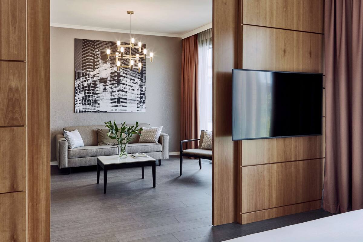 premium bedding, in-room safe, desk, blackout curtains