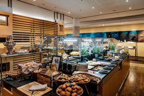 Daily buffet breakfast for a fee