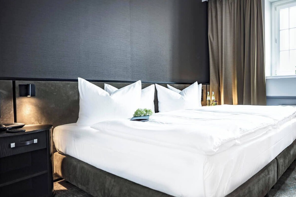 Castle Suite | Premium bedding, minibar (some free items), in-room safe, desk
