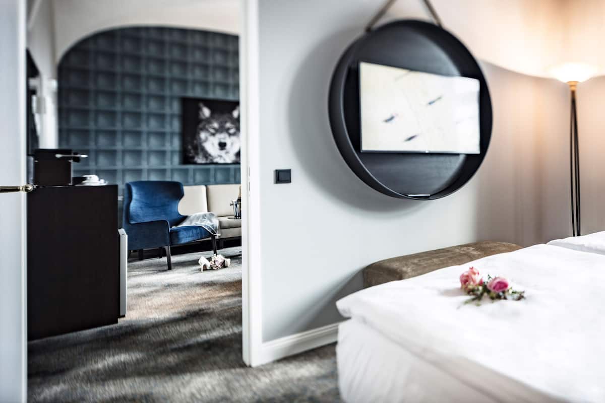 Suite (Castle) | Ropa de cama de alta calidad y minibar
