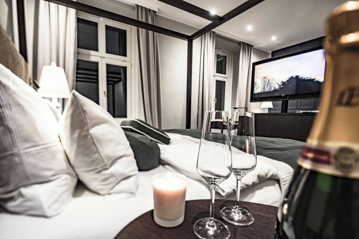 Premium bedding, minibar (some free items), in-room safe, desk