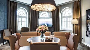 Tower Suite | Premium bedding, minibar (free items), in-room safe, desk