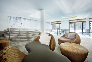 Indoor spa tub