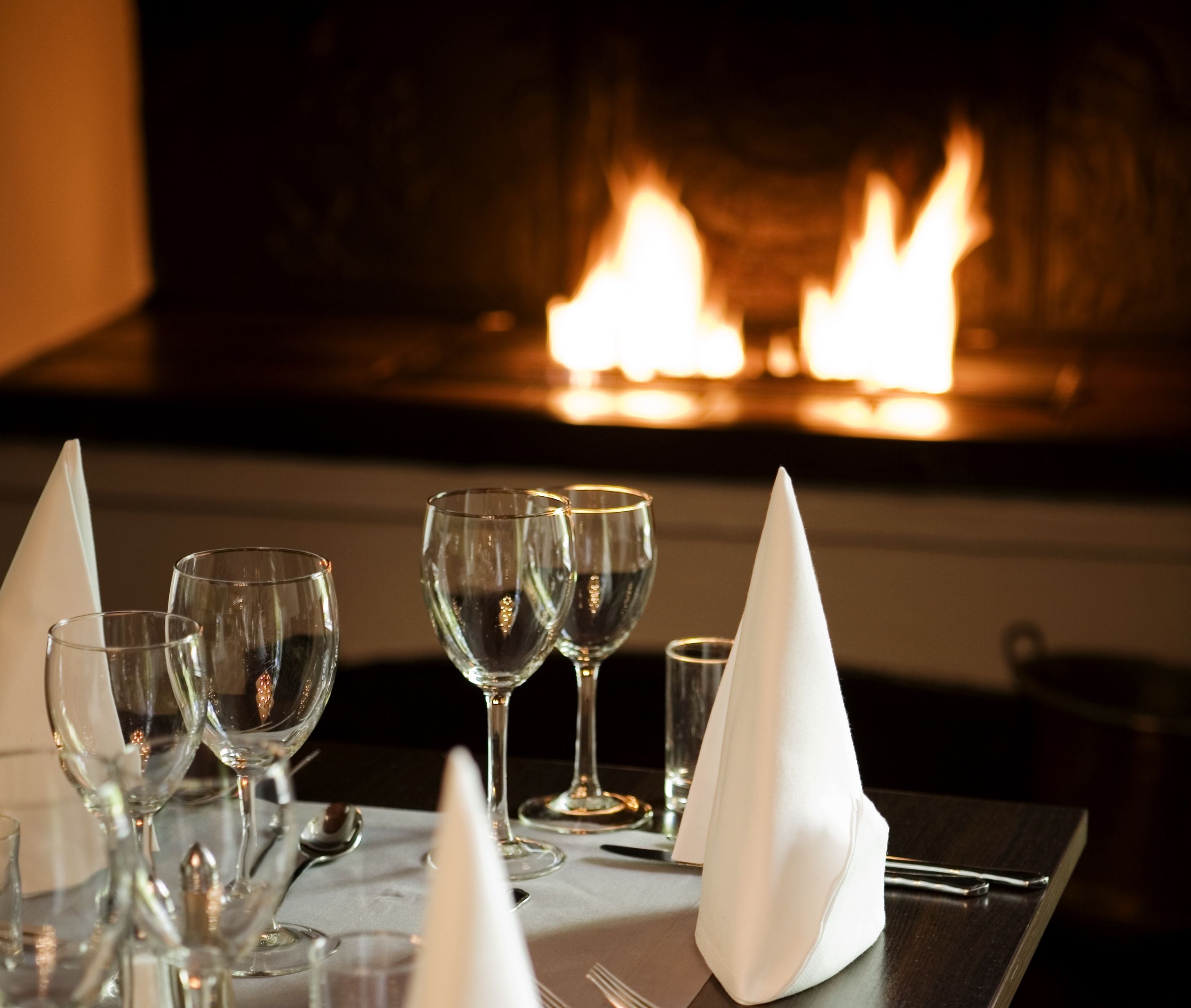 早餐，供應午餐和晚餐