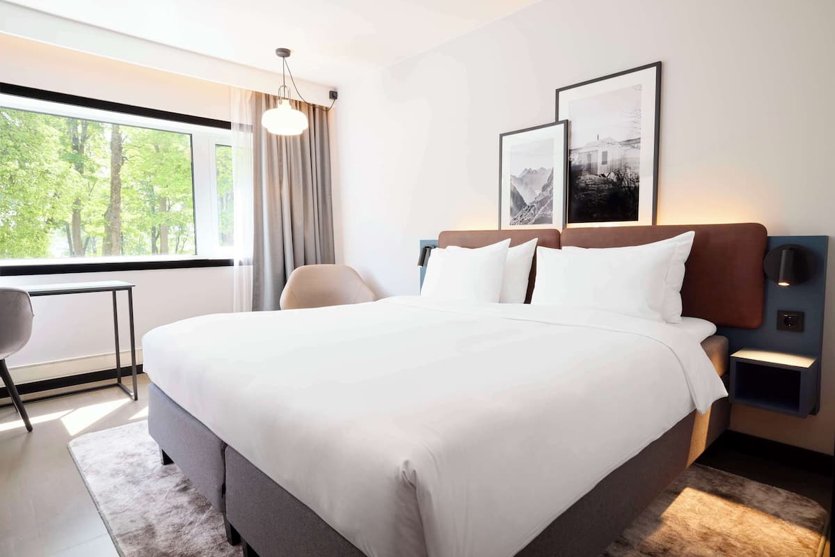 Ropa de cama hipoalergénica, escritorio, sistema de insonorización