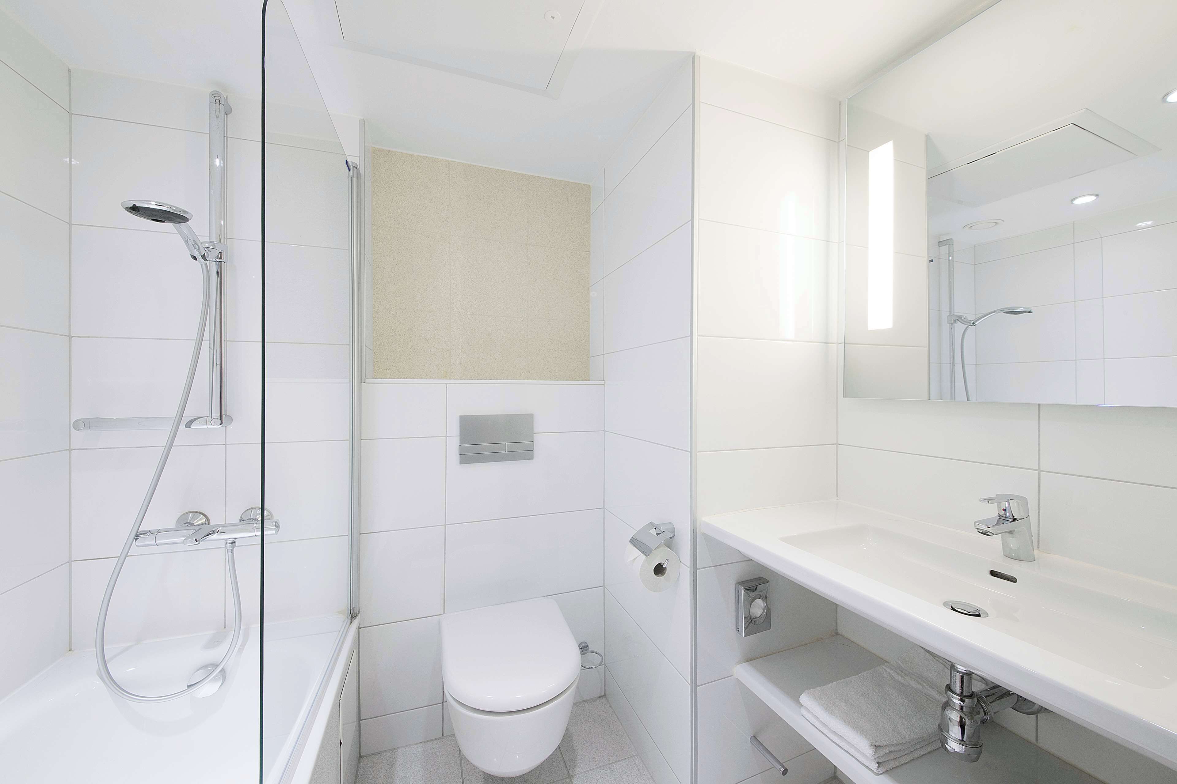 family room (superior) | hypo-allergenic bedding, minibar, in-room safe, desk