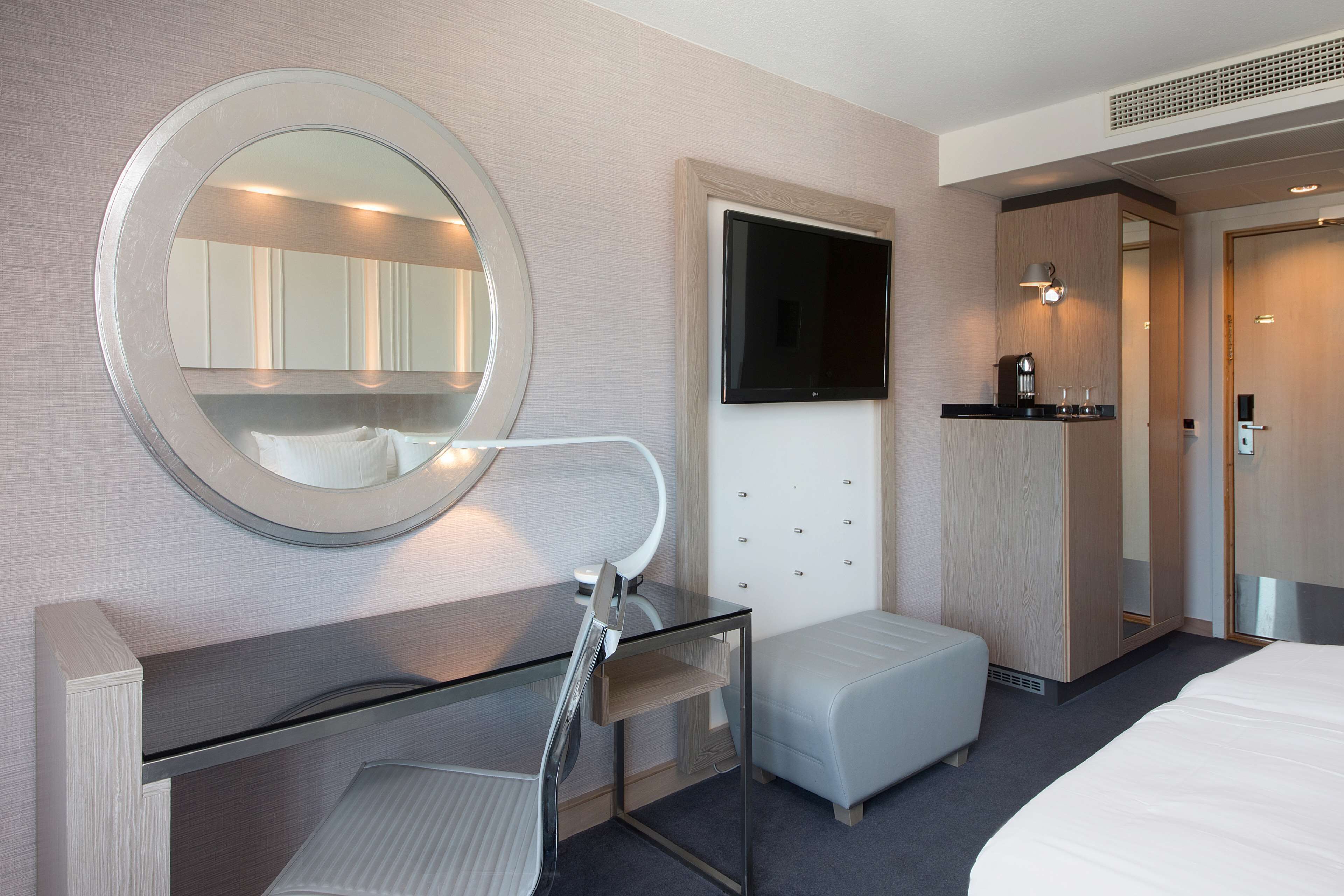 superior double room | hypo-allergenic bedding, minibar, in-room safe, desk