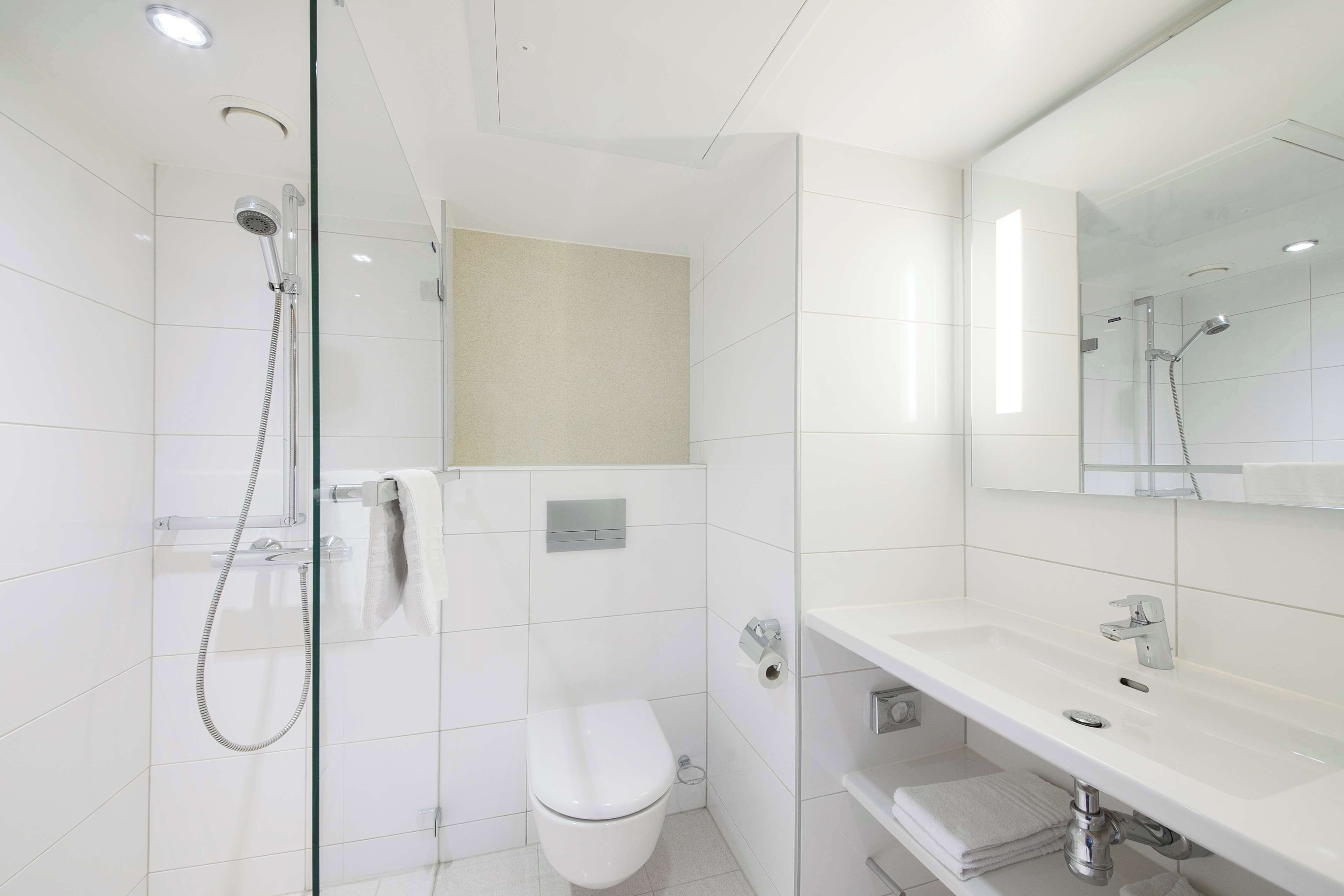 hypo-allergenic bedding, minibar, in-room safe, desk