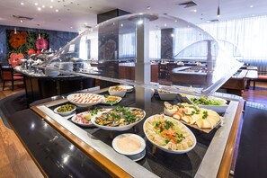 Café da manhã, almoço e jantar